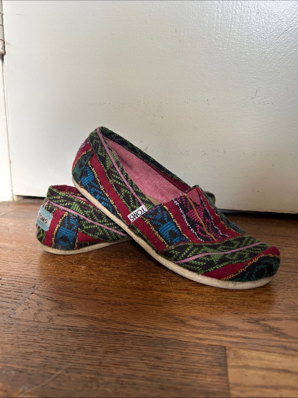 Toms Multicolor Tribal Pattern  Canvas Slip-On Flats size 6W